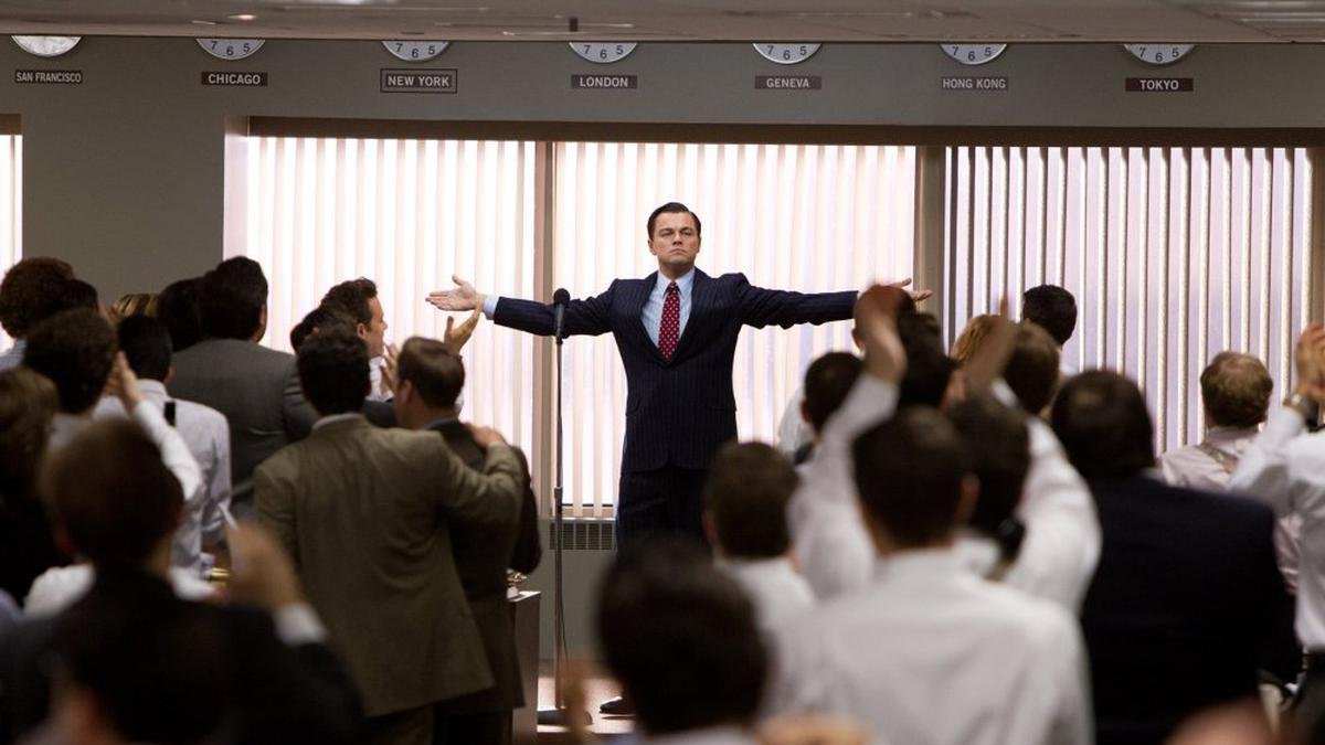 Operadores bursátiles locales comparan a los intermediarios del Isspol con el Lobo de Wall Street, una película protagonizada por Leonardo DiCaprio.