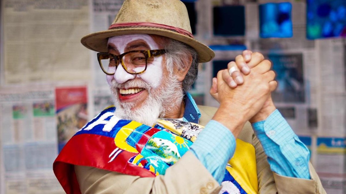 Carlos Michelena es un actor, quien a través del humor, hace denuncias sociales.