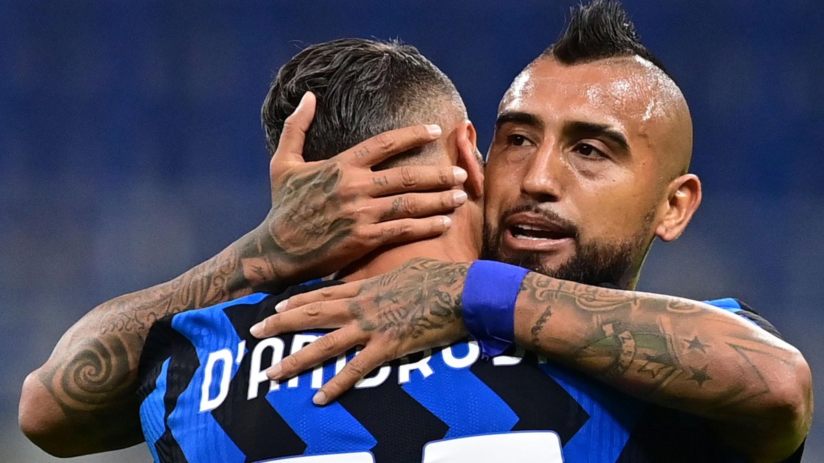 El mediocampista chileno Arturo Vidal (d) fue titular y dio el paso de uno de los goles en la victoria del fin de semana nate el Juventus.