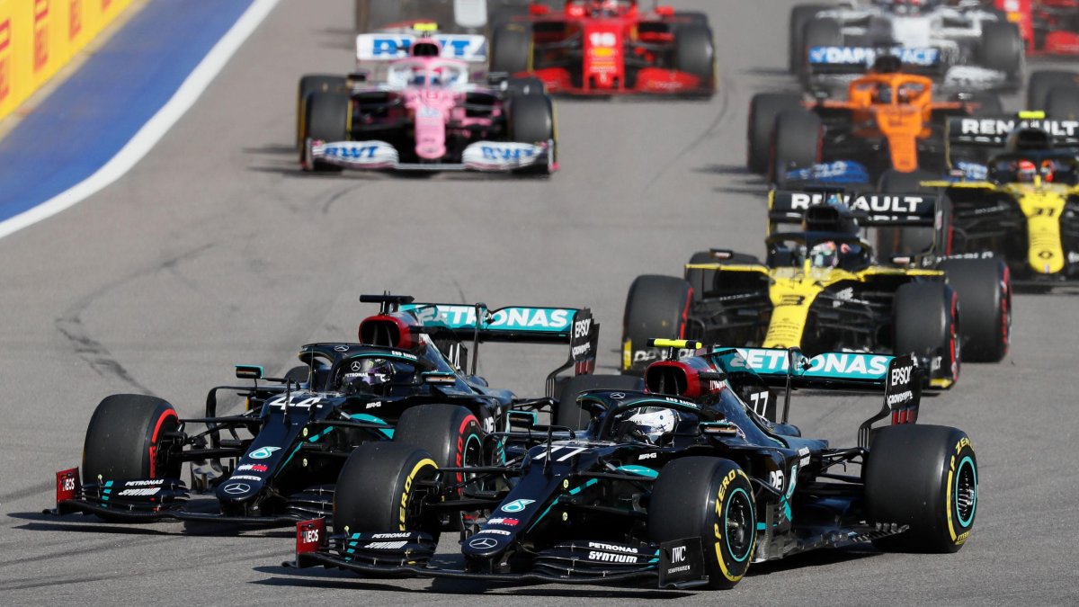 Los incidentes ocurridos en la partida del Gran Premio de Rusia le costaron muy caro a Lewis Hamilton.