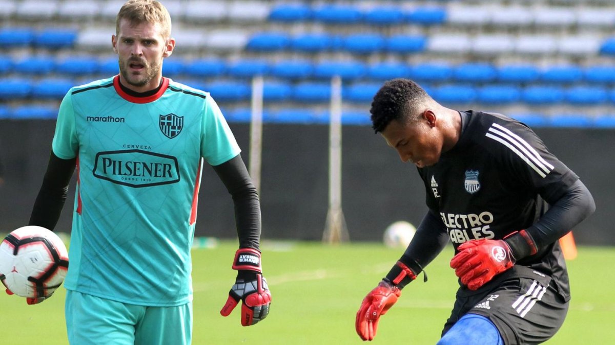 Javier Burrai y Pedro Ortiz son los dos guardianes de los arcos en el Astillero.