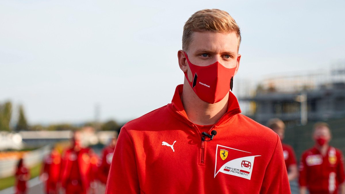 El alemán Mick Schumacher llega a la categoría reina del automovilismo con una vara muy alta, la que dejó su padre Michael.