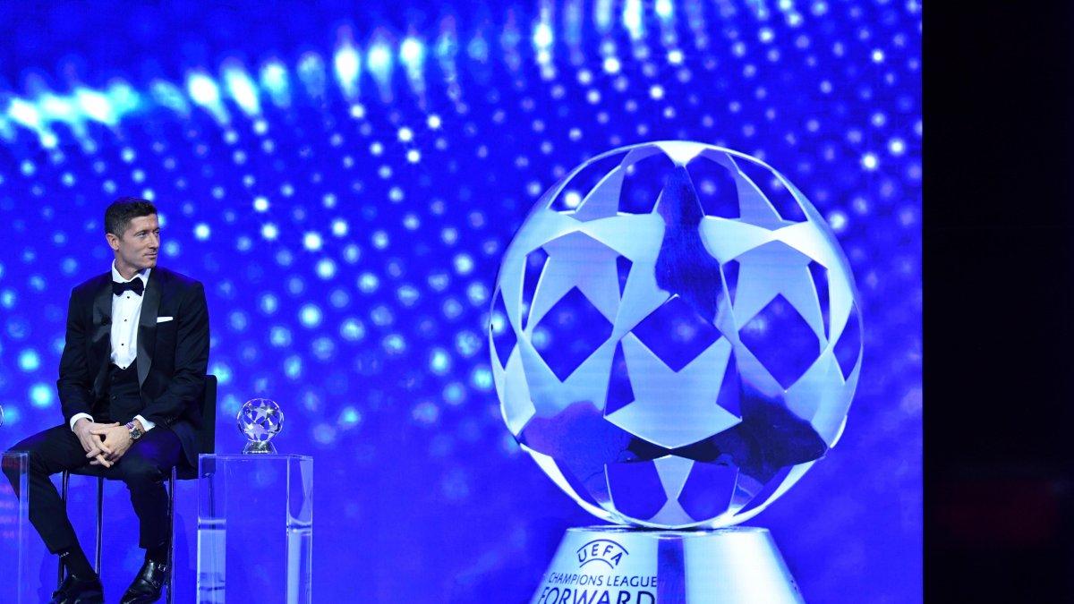 Robert Lewandowski se llevó los premios como mejor delantero y mejor jugador del año en la Champions League masculina.