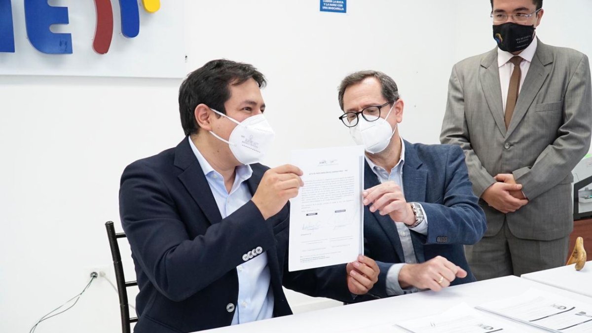 Arauz y Rabascall llegaron el 2 de octubre al CNE acompañados por personas de sus equipos de trabajo y sin militantes del correísmo.