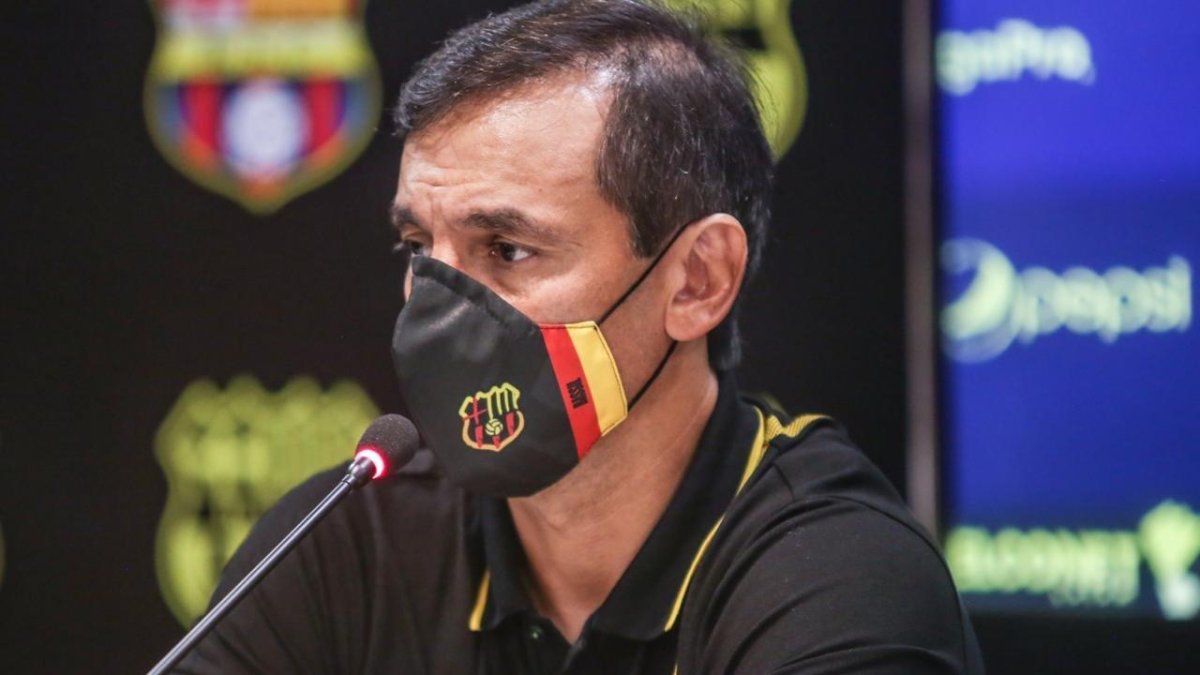 Fabián Buston, entrenador de Barcelona, apunta a ganar la segunda etapa del campeonato.