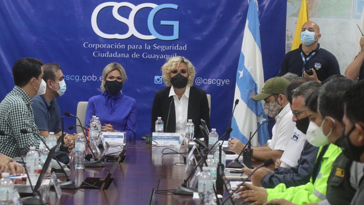 La alcaldesa Cynthia Viteri estuvo en la Corporación de Seguridad Ciudadana de Guayaquil para evaluar el simulacro.