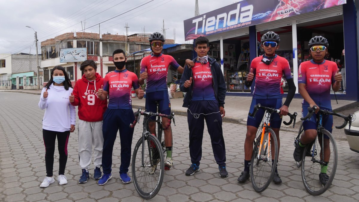 Equipo. Team JC es la escuela que Caicedo fundó e impulsa. Son sus fans #1.