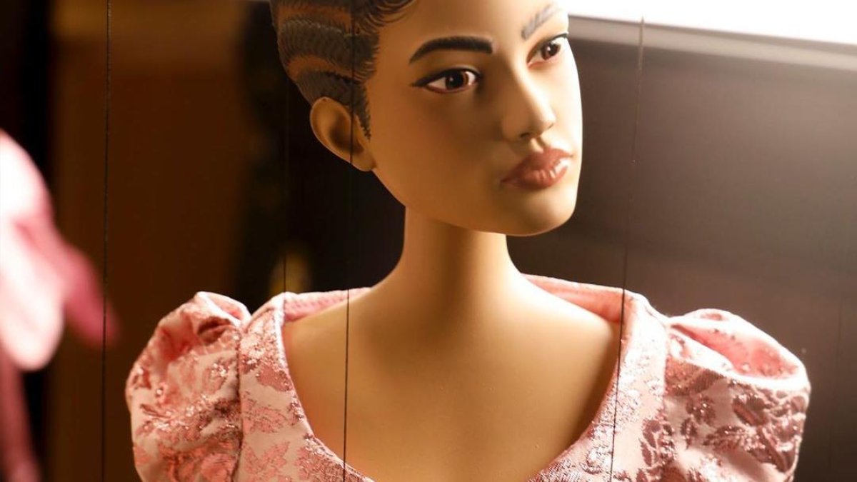 Las costureras estuvieron pendientes del más mínimo detalle del vestuario de las mini modelos.