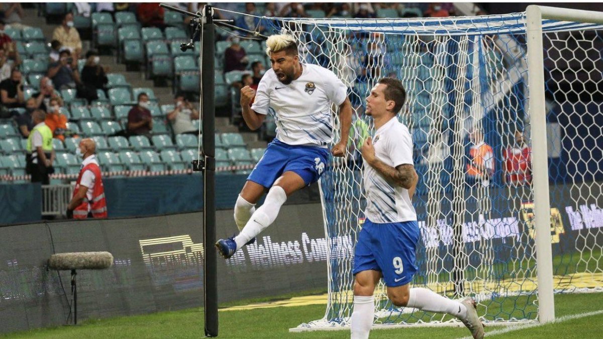 Figura. El guayaquileño en la actualidad (i) es el artillero del Sochi ruso con 7 goles.