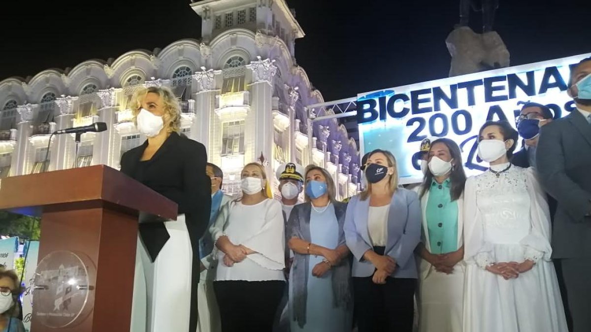 Cynthia Viteri, alcaldesa de Guayaquil, en el acto solemne.