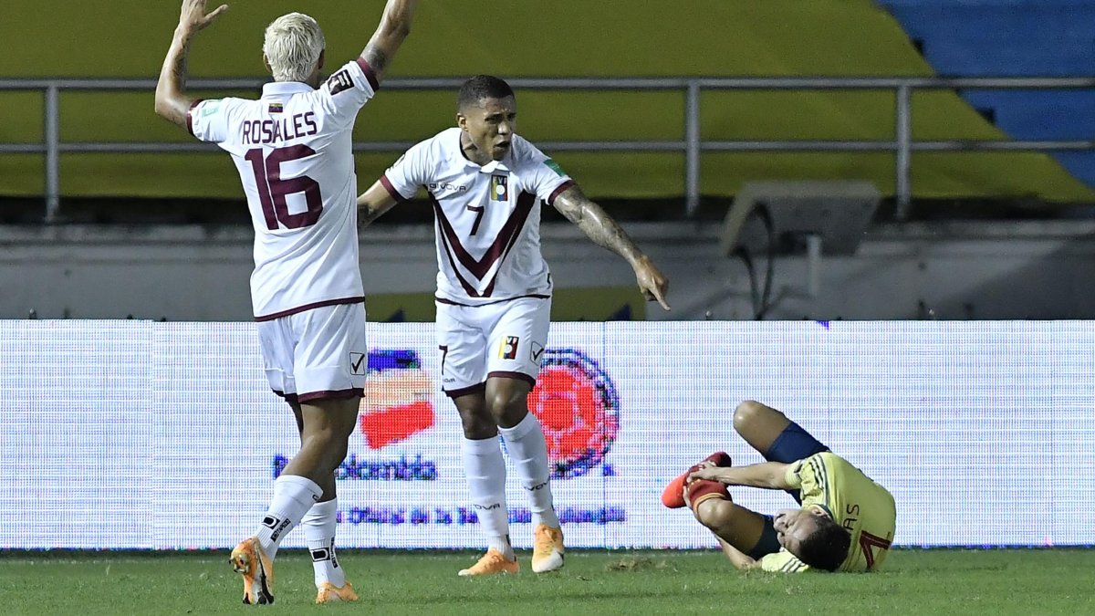 Tan grave e impactante fue la lesión de Santiago Arias, que los venezolanos fueron los primeros en pedir de forma desesperada asistencia médica para su colega.