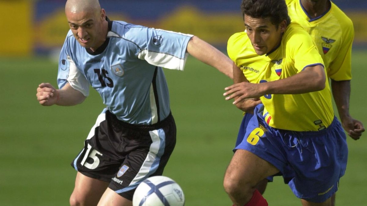 Paúl Ambrosi disputó varios encuentros ante Uruguay por las eliminatorias mundialistas.