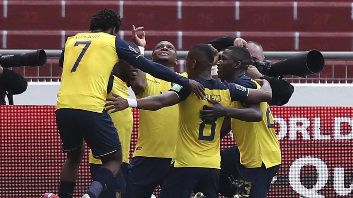 El festejo de toda la plantilla de Ecuador en el Rodrigo Paz Delgado