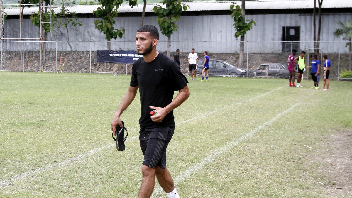 Robert Burbano no tiene una buena relación con el técnico de Emelec.