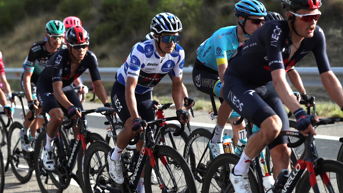 Richard Carapaz se mantiene en el tercer lugar de la Vuelta a España.