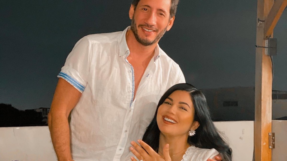 AU-D con su novia Gisella Flores.