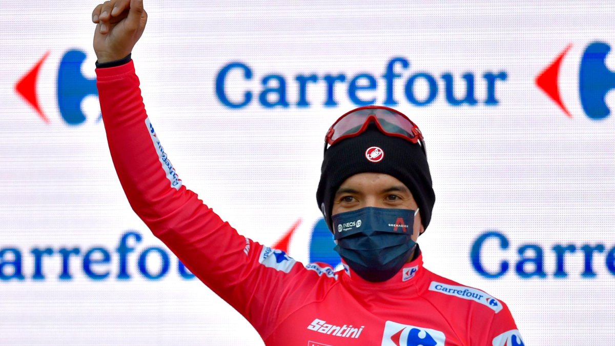 Richard Carapaz lució nuevamente el maillot rojo como líder de la Vuelta a España, tras culminar la séptima etapa.