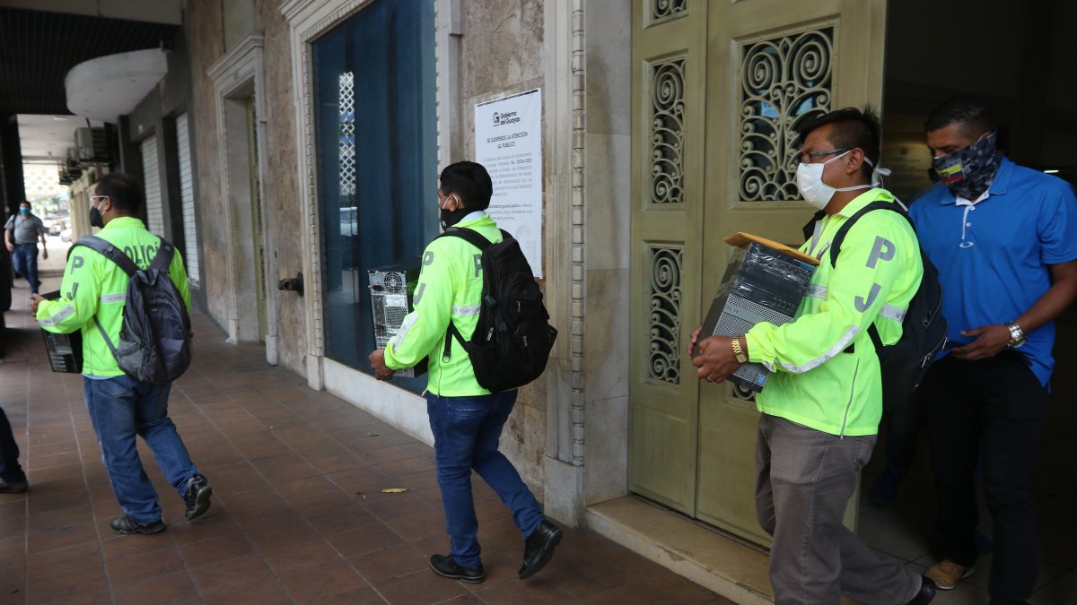 El pasado 27 de mayo, agentes de la Policía allanaron la Prefectura del Guayas como parte de las investigaciones fiscales.