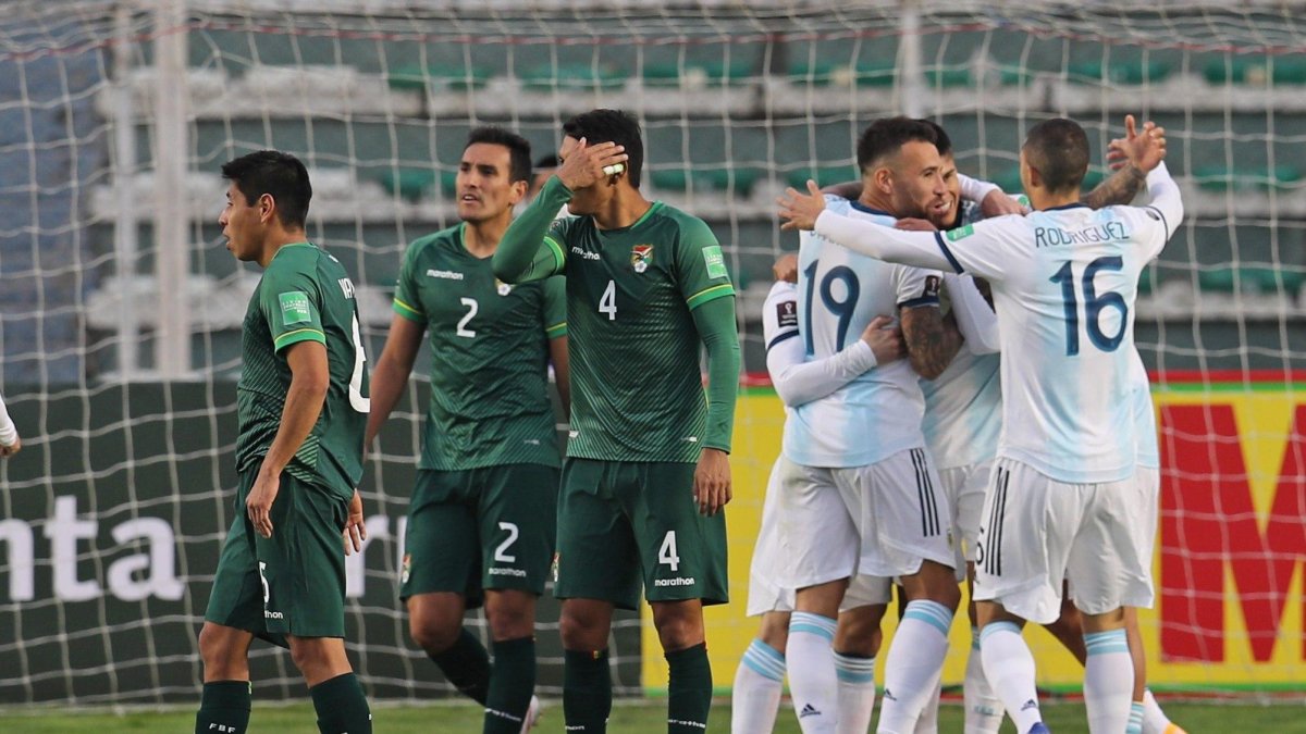 La selección de Bolivia dejó escapar tres puntos de su estadio ante Argentina. Esta vez intentará hacer respetar su condición de local