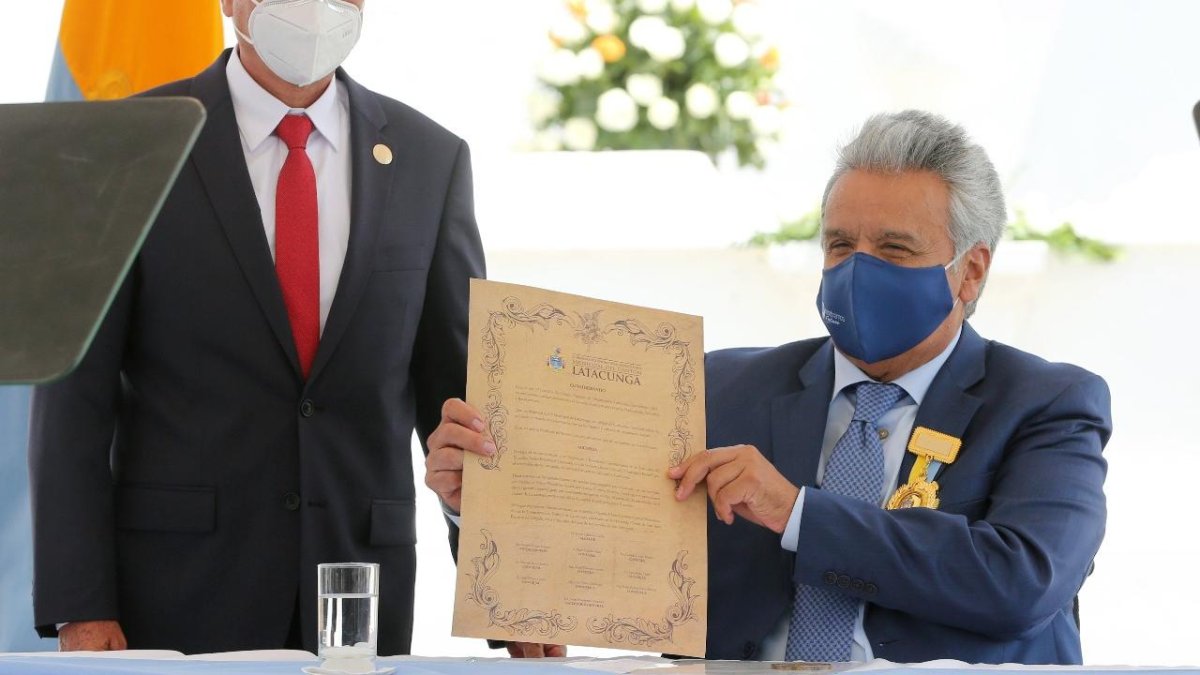 El presidente Moreno acudió a la celebración del Bicentenario de Emancipación Política de Latacunga. El mandatario no hizo referencias a sus últimas decisiones.