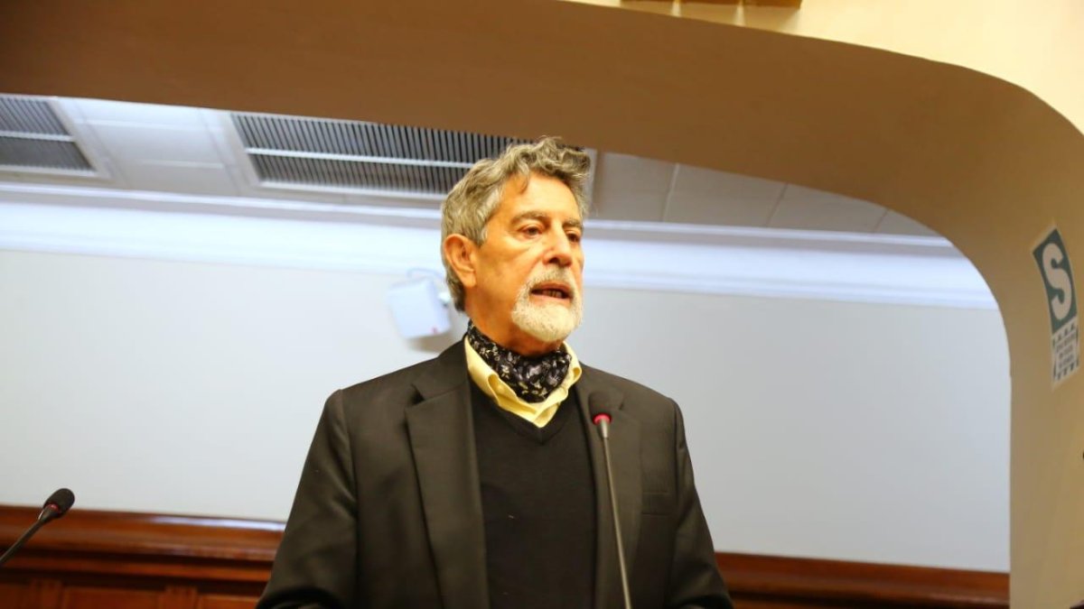 Francisco Sagasti, nuevo presidente de Perú, elegido por el Congreso con más de 60 votas y en medio de un país convulsionado.