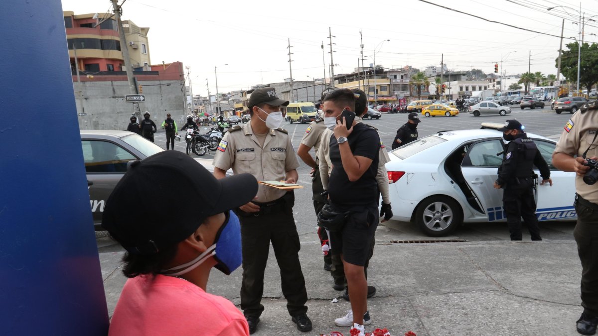 Vigilancia. Por más de dos horas, la Francisco de Orellana estuvo llena de agentes del área judicial, de prevención, investigación.