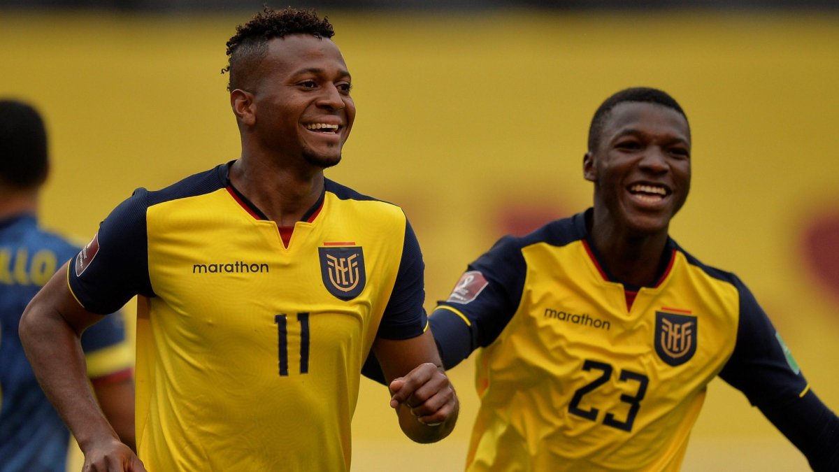 Michael Estrada festeja uno de los goles del 6-1 contra Colombia en Quito.