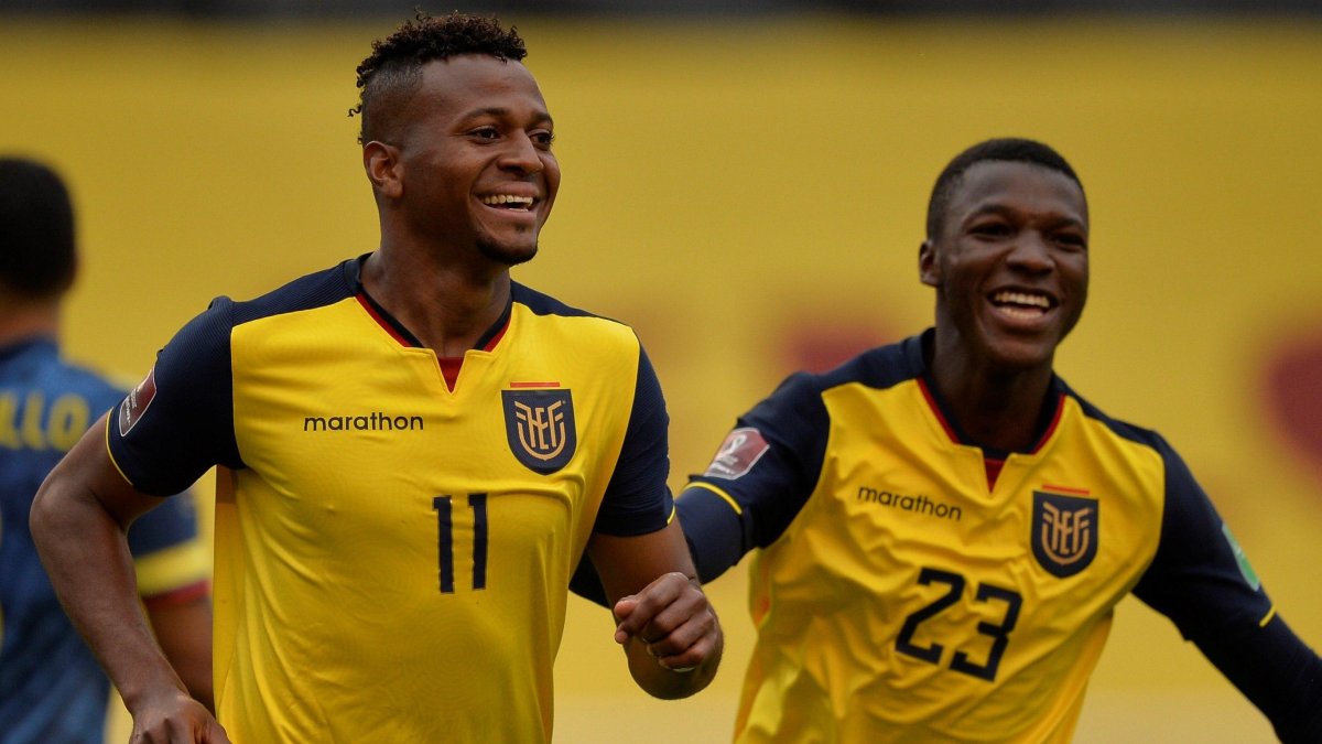 Michael Estrada (11) jugó como único delantero en punta ante Ecuador y la Tri goleó 6-1- El ofensivo marcó un gol.