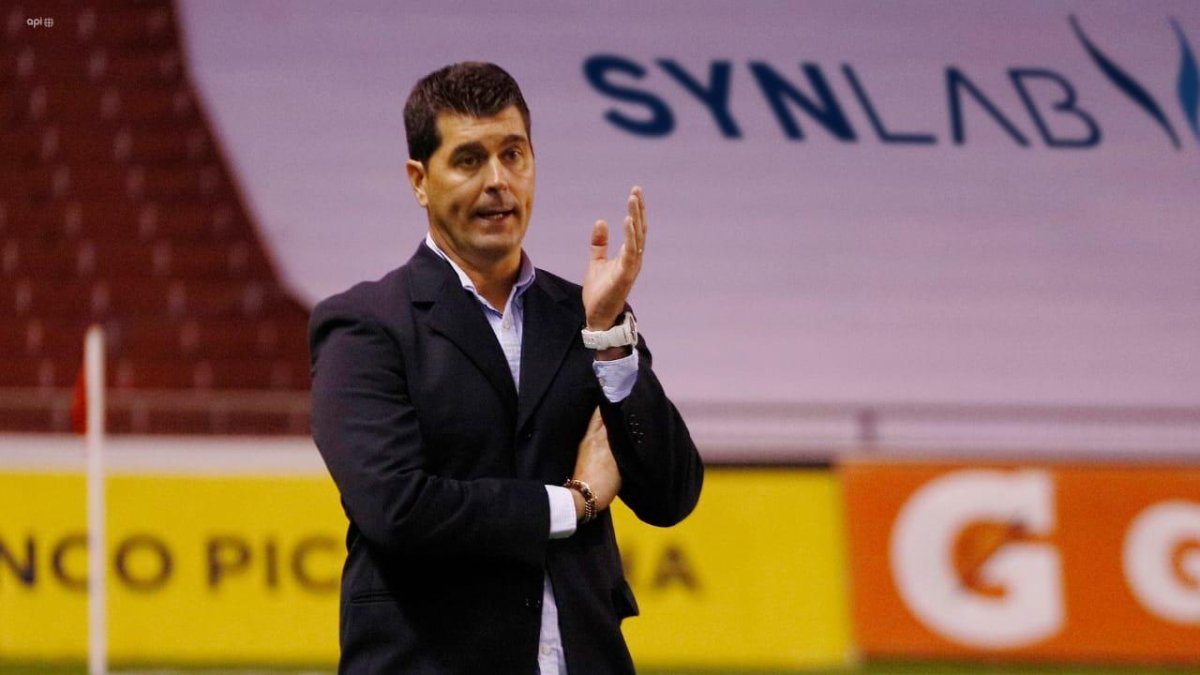 El entrenador de Emelec, Ismael Rescalvo, ha enfrentado en 10 ocasiones a Vélez y le ha ganado en tres.