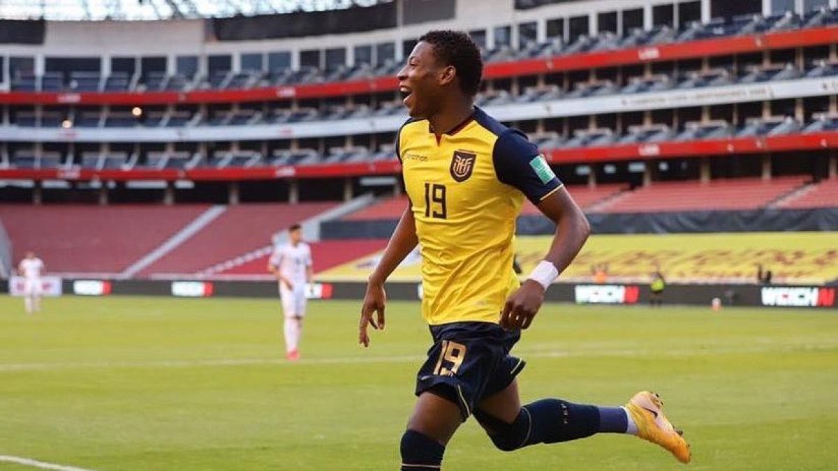 El jugador guayaquileño de 20 años fue figura la semana pasada con la selección.