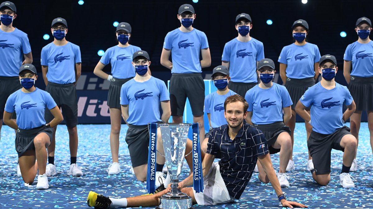 Daniil Medvedev posa con la copa del torneo de maestros que un ruso no ganaba hace 11 años.