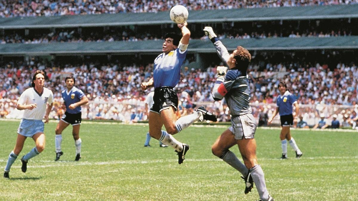 Diego Armando Maradona firmó su gol más controversial en la semifinal del Mundial 86 contra Inglaterra.
