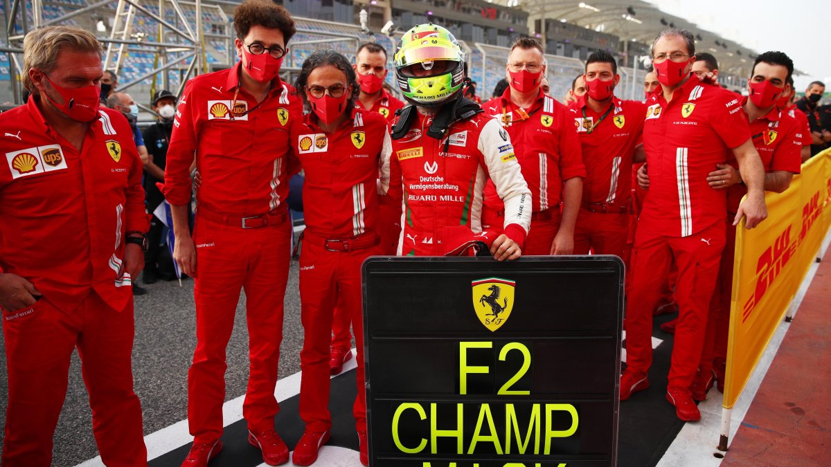 Despedida. Mick celebró el último año con su equipo de F2, Prema, el título mundial, pese a no sumar este domingo.