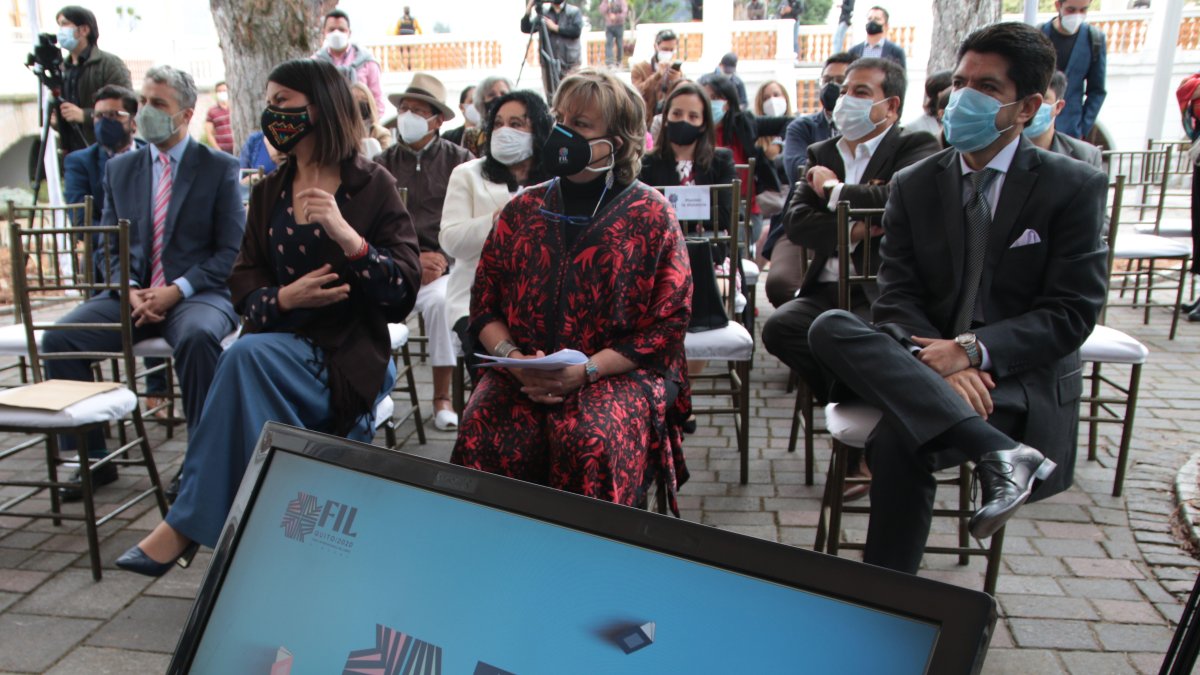 La FIL se inauguró en un pequeño evento presencial en el que participaron las autoridades.