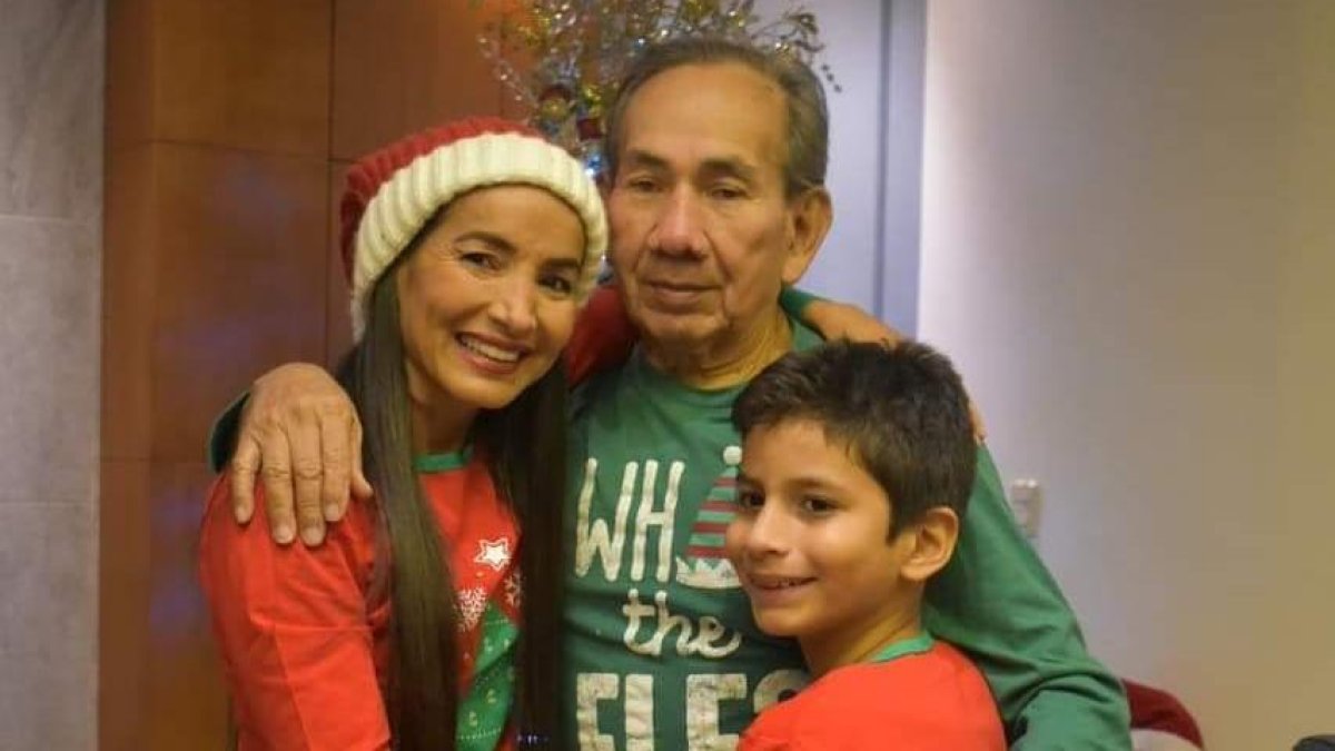 Con su padre Gualberto.