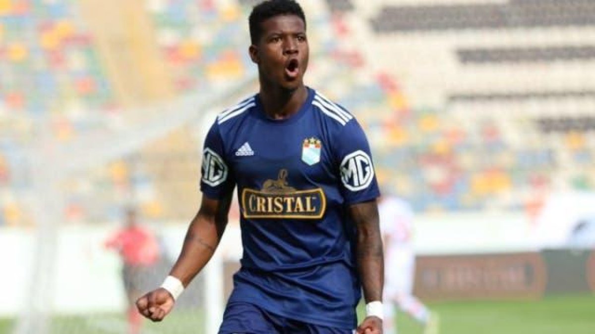 Washington Corozo, volante tricolor, marcó uno de los goles para que Sporting Cristal llegue a la final.