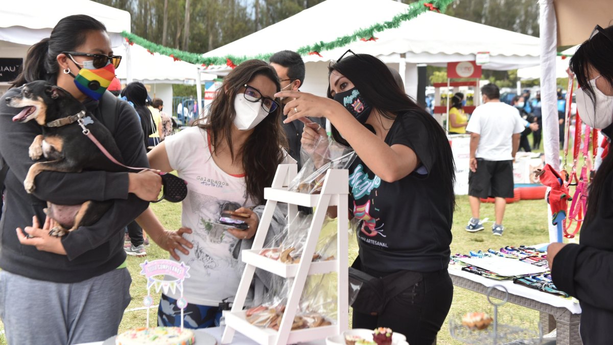 Las artesanas exhibieron sus productos el sábado y el domingo de 10:00 a 18:00. Entre estas estaba 'Miguitas', una pastelería para mascotas. 
