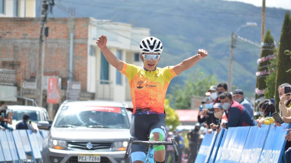 Nixon Rosero, de la Escuela Richard Carapaz, ganó la categorpía Juvenil.