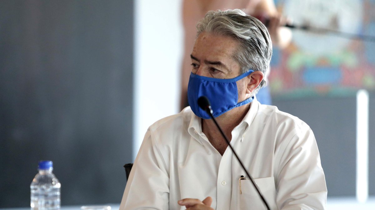 El ministro de Salud, Juan Carlos Zevallos, en un evento público.