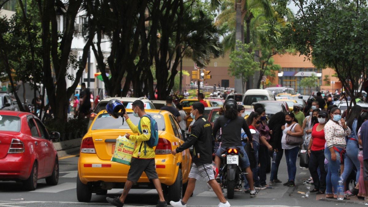 Pese a las restricciones, de circular según el número de la placa, hubo trancones.