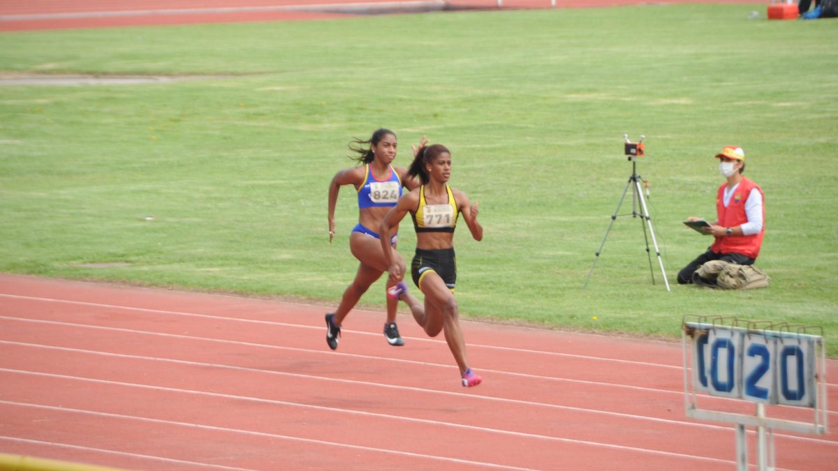 En el Gran Prix Richard Boroto, el 12 de diciembre, Anahí (771) se quedó a una centésima del cupo a los Olímpicos.