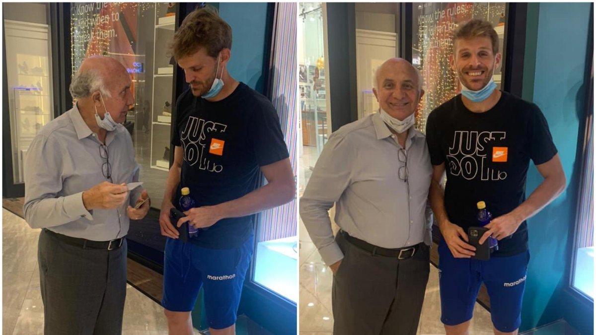 Limongi, junto a Burrai, el día que coincidieron en un centro comercial. Ese día aprovechó para entregarle una de sus estampitas del Espíritu Santo.