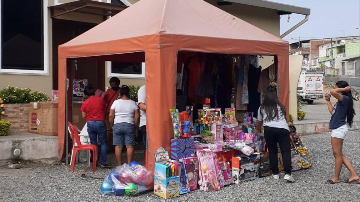 Acorvol realizó en diciembre pasado dos mercados comunitarios para ayudar a sus instituciones afiliadas a que obtengan fondos.