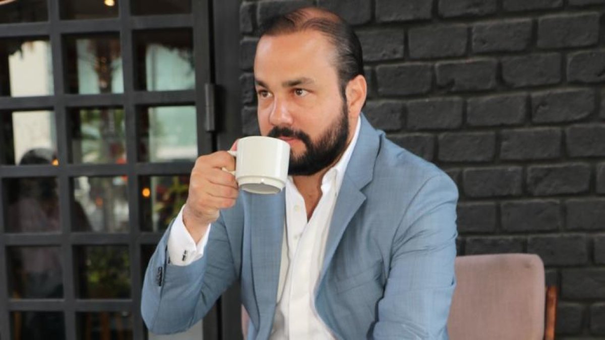 Le daría igual tomarse un cafecito con Jimmy Jairala o Lenin Moreno.