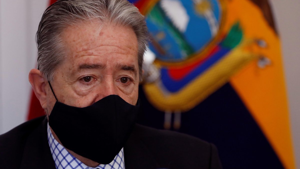 En la imagen, el ministro ecuatoriano de Salud Pública, Juan Carlos Zevallos.