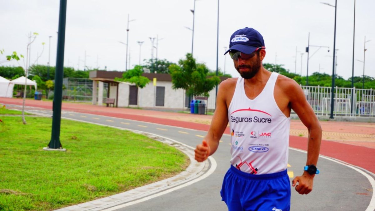 Claudio Villanueva trabaja desde la semana pasada en su adaptación al calor y humedad. Luego volverá a su natal Cuenca y de ahí tendrá dos pruebas más.