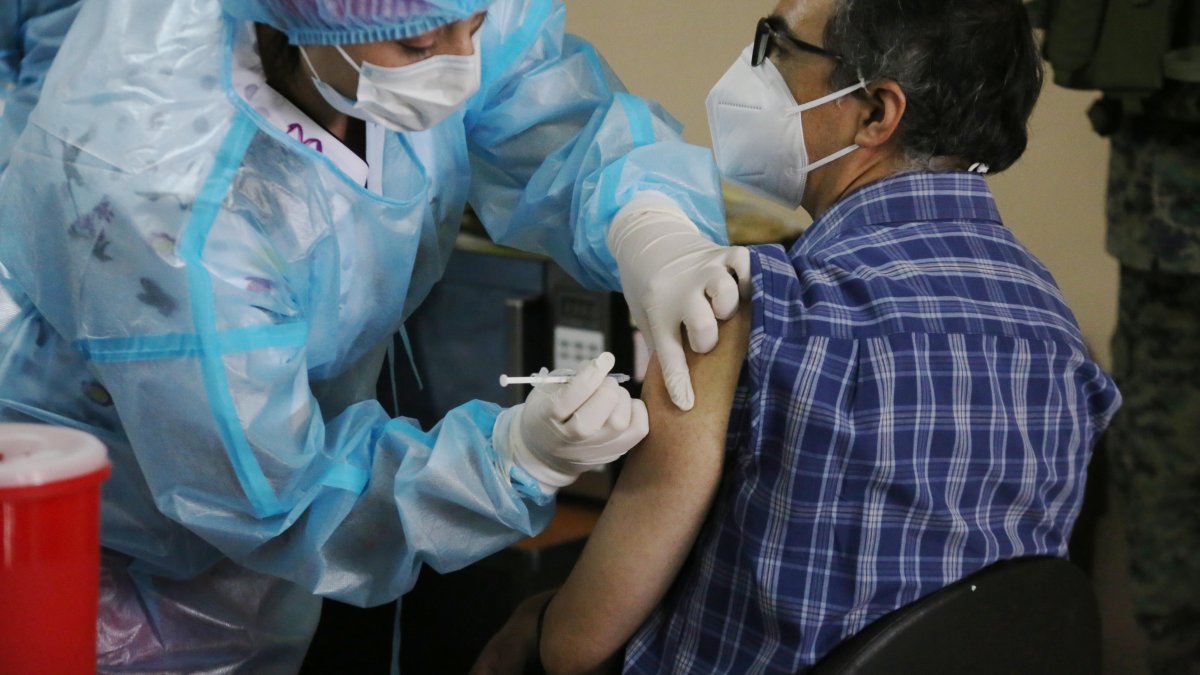 Vacuna contra la Covid-19 en Ecuador: los detalles del primer día.