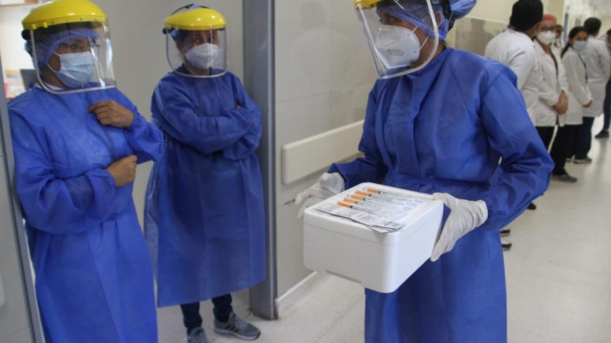 La fase piloto durará tres semanas para la primera dosis, e incluye 86.000 unidades para 43.000 personas, con dos aplicaciones.