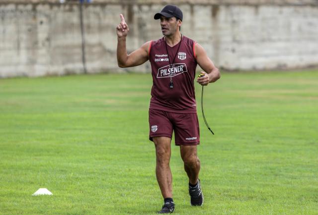 Fabián Bustos es el entrenador de la semana en la Copa ...