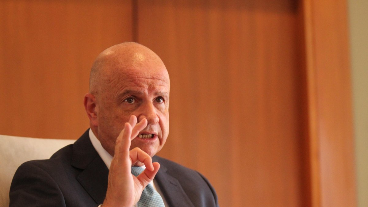 El candidato también es neurocirujano por el Instituto Mexicano de Seguridad Social.